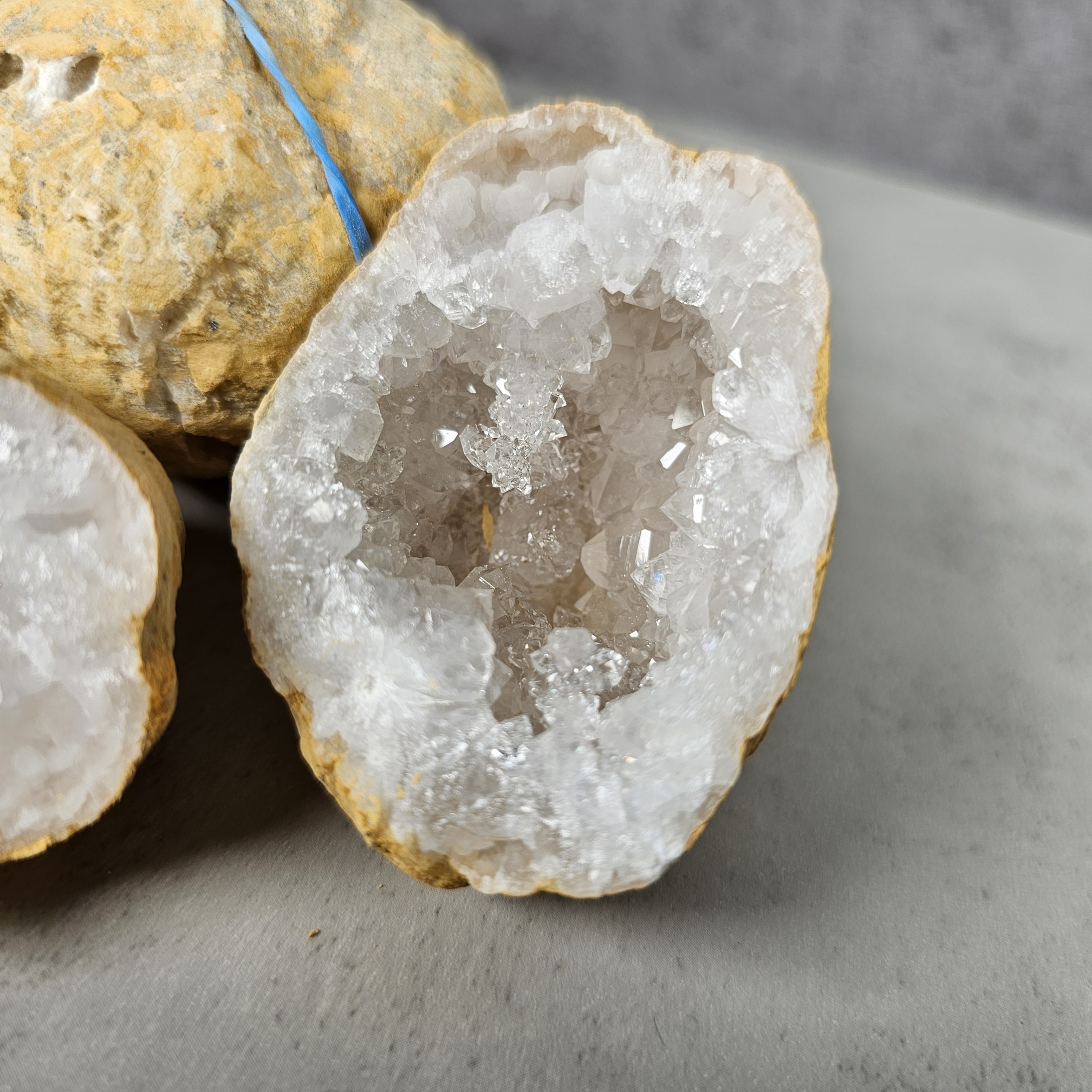 Quarzgeode – hochwertiger Naturstein mit einzigartiger Optik